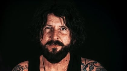 TRACII GUNS: ‘I Would Be Really Embarrassed To Even Think Of’ Playing Along To Pre-Recorded Tracks During Live Shows