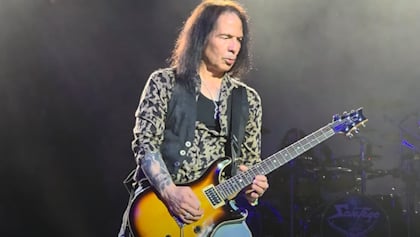 AL PITRELLI Reflects On His First Concert With MEGADETH: ‘I Didn’t Even Have Time To Get Scared’