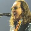 RUSH’s GEDDY LEE Diagnosed With Laryngitis And Bronchitis; Two Fort Worth, Texas Shows Postponed
